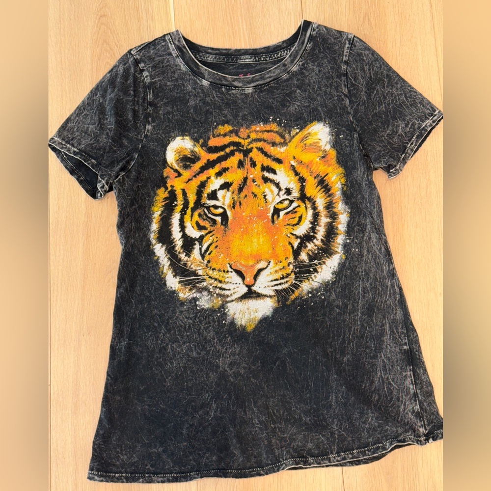 HRT & LUV graphic tshirt from a boutique
